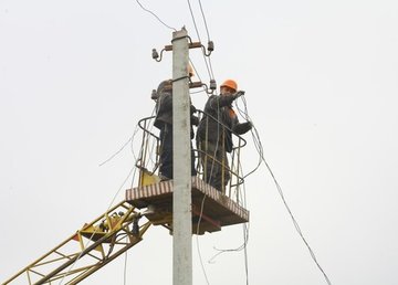 У селищі Шевченкове відновили електропостачання після ворожого обстрілу