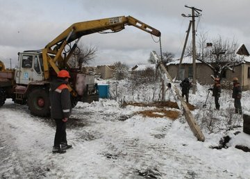 У ще одному деокупованому селі Ізюмського району повністю відновили електропостачання