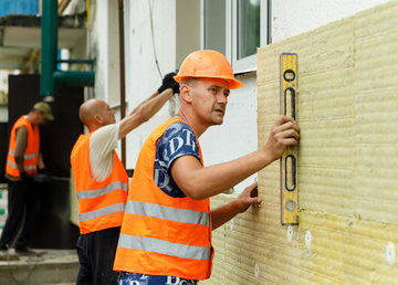 У Старому Салтові ремонтують будинки, пошкоджені внаслідок російської агресії