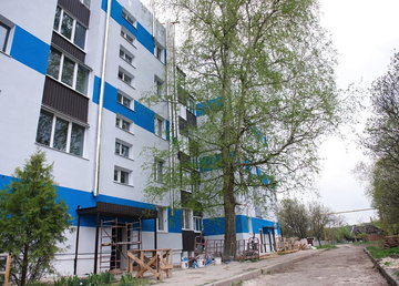 У Старому Салтові відновлюють 13 багатоповерхівок, пошкоджених від ворожих обстрілів