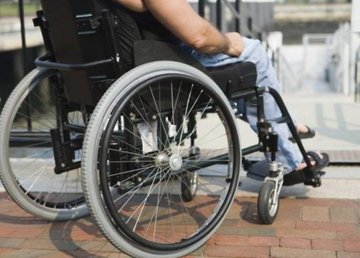 Учреждения здравоохранения должны обеспечить физическую доступность своих зданий для лиц с инвалидностью