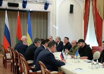 Украинская и российская делегации провели первый раунд переговоров с целью нахождения точек соприкосновения для скорейшего прекращения огня Украинская и российская делегации провели первый раунд переговоров с целью нахождения точек соприкосновения для скорейшего прекращения огня