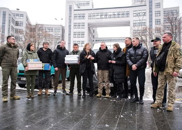 Українські захисники отримали «швидку» та дрони