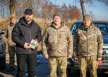 Українським захисникам передали новий транспорт