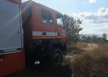 В Боровском районе спасатели спасли лес от огня