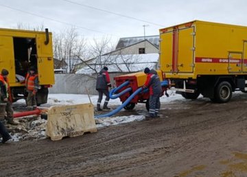 В частном секторе Шевченковского района перекладывают водовод В частном секторе Шевченковского района перекладывают водовод