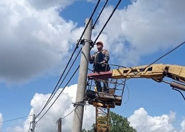 В Дергачах энергетики возобновили электроснабжение после ночного обстрела