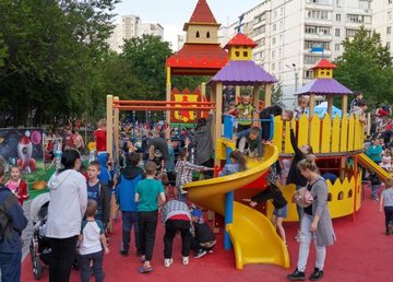 В городе открыли еще одну зону отдыха, где смогут играть дети с инвалидностью 