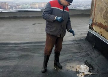 В городе ремонтируют водосточные системы в домах харьковчан