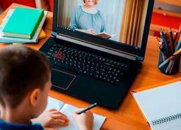В городских школах идет дистанционное обучение 