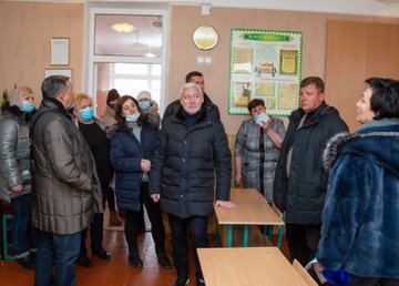 В городских школах продолжаются ремонты и изучается вопрос освещенности кабинетов В городских школах продолжаются ремонты и изучается вопрос освещенности кабинетов