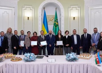 В городском совете наградили работников дипломатической службы