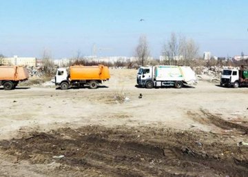 В Харькове ежедневно мусор вывозят более 100 машин В Харькове ежедневно мусор вывозят более 100 машин