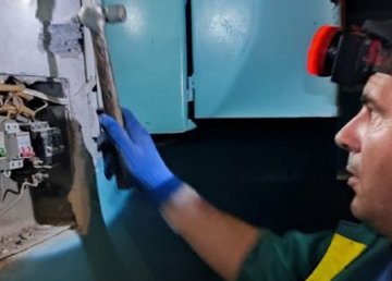 В Харькове круглосуточно восстанавливают электроснабжение в домах горожан В Харькове круглосуточно восстанавливают электроснабжение в домах горожан