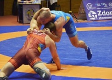 В Харькове лучшие украинские борцы соревнуются за «золото» нации