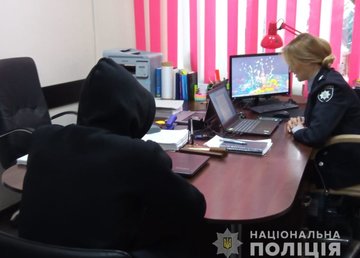 В Харькове милиция задержала двух молодых людей за совершение разбойного нападения на женщину