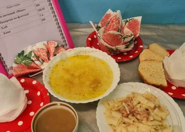 В Харькове около 20 тысяч человек ежедневно получают горячую еду В Харькове около 20 тысяч человек ежедневно получают горячую еду