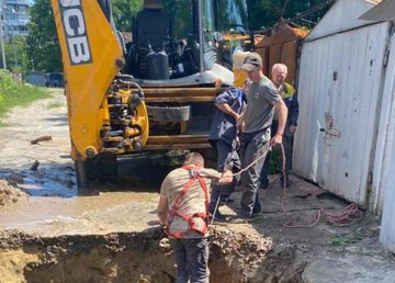 В Харькове оперативно восстанавливают поврежденные водоводы