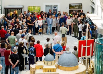 В Харькове открыли благотворительную выставку картин