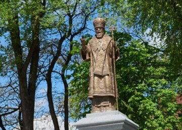 В Харькове открыли памятник митрополиту Никодиму 