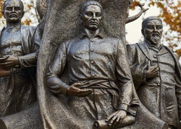 В Харькове открыли Сквер мыслителей В Харькове открыли Сквер мыслителей