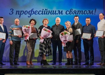 В Харькове отмечают День работников ЖКХ и бытового обслуживания населения В Харькове отмечают День работников ЖКХ и бытового обслуживания населения