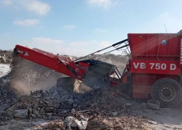 В Харькове перерабатывают отходы разрушений В Харькове перерабатывают отходы разрушений