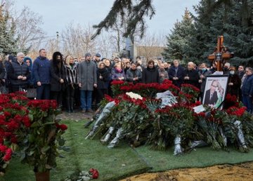 В Харькове почтили память Геннадия Кернеса  В Харькове почтили память Геннадия Кернеса