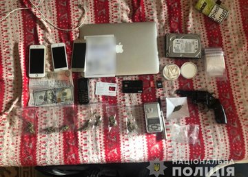 В Харькове полицейские пресекли деятельность Интернет-магазина по продаже наркотических веществ (ОБНОВЛЕНО)