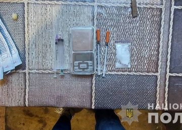 В Харькове полиция разоблачила мужчину, который в собственной квартире устроил наркопритон В Харькове полиция разоблачила мужчину, который в собственной квартире устроил наркопритон