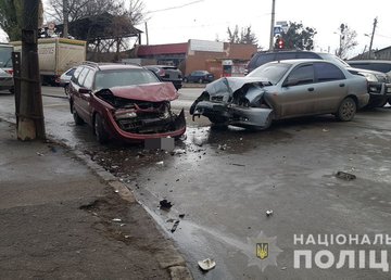 В Харькове полиция устанавливает обстоятельства аварии в Основянском районе, в котором пострадали четверо граждан В Харькове полиция устанавливает обстоятельства аварии в Основянском районе, в котором пострадали четверо граждан