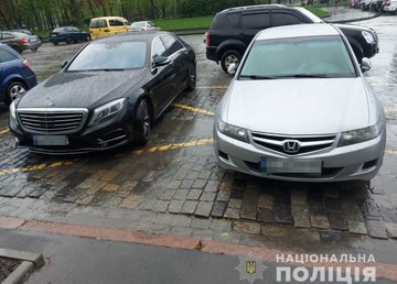 В Харькове правоохранители задержали двух мужчин, причастных к краже из элитного автомобиля В Харькове правоохранители задержали двух мужчин, причастных к краже из элитного автомобиля