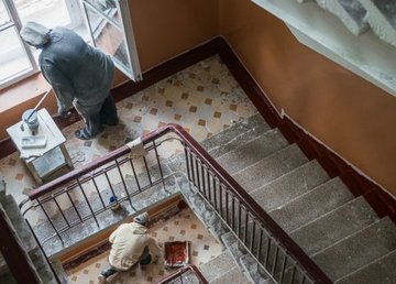 В Харькове продолжается ремонт подъездов В Харькове продолжается ремонт подъездов