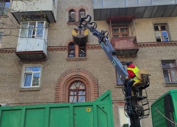 В Харькове продолжают разбирать завалы