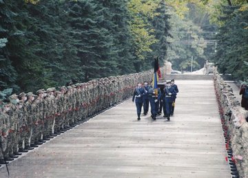 В Харькове простились с Виталием Вильховым, погибшим в результате падения самолета Ан-26 В Харькове простились с Виталием Вильховым, погибшим в результате падения самолета Ан-26