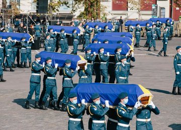 В Харькове простились с военными, погибшими в результате катастрофы самолета Ан-26 В Харькове простились с военными, погибшими в результате катастрофы самолета Ан-26