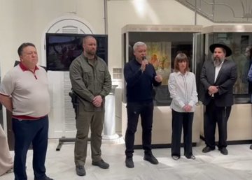 В Харькове провели первую военную выставку-аукцион, чтобы помочь детям