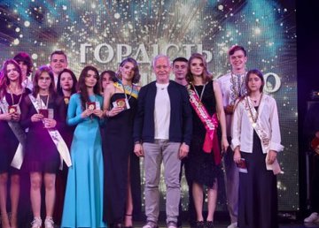 В Харькове стартовали школьные выпускные  В Харькове стартовали школьные выпускные