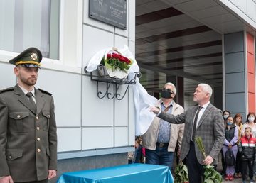 В Харькове установили мемориальную доску Герою Украины Дмитрию Каплунову