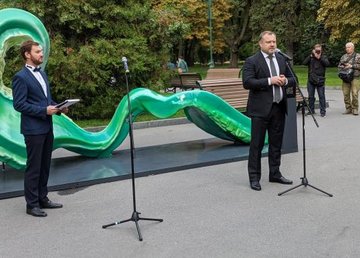 В Харькове установили скульптуру со звуками города