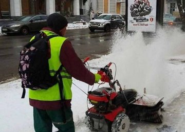В Харькове устраняют последствия непогоды В Харькове устраняют последствия непогоды