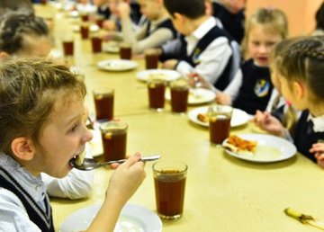 В Харькове увеличили расходы на питание детей в школах и детских садах