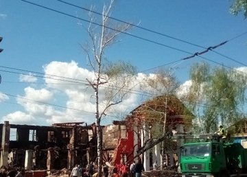 В Харькове волонтеры и коммунальщики продолжают разбирать завалы 