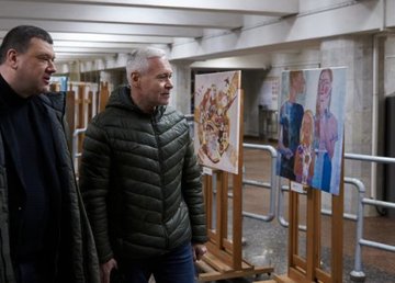 В Харьковском метро проходит художественная выставка В Харьковском метро проходит художественная выставка