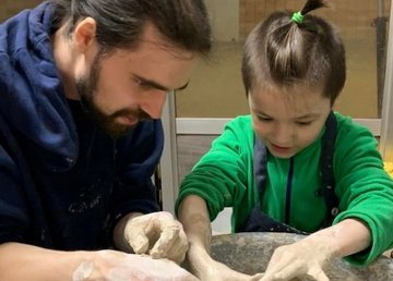 В харьковском метро провели мастер-класс по керамике