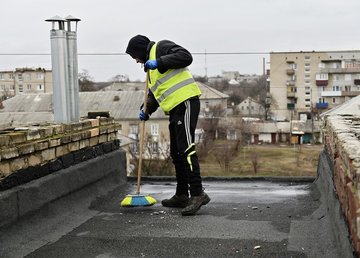 В Ізюмі триває відновлення багатоквартирних будинків