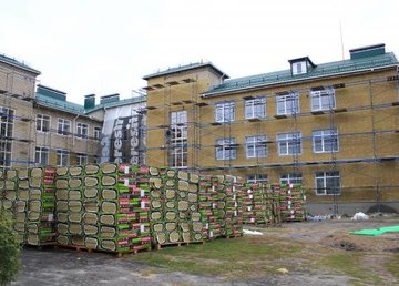 В Изюмском лицее №2 утепляют стены и ремонтируют кровли пищеблока и спортзала В Изюмском лицее №2 утепляют стены и ремонтируют кровли пищеблока и спортзала