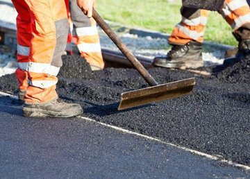 В Киевском районе идет ремонт внутриквартальных дорог и тротуаров В Киевском районе идет ремонт внутриквартальных дорог и тротуаров