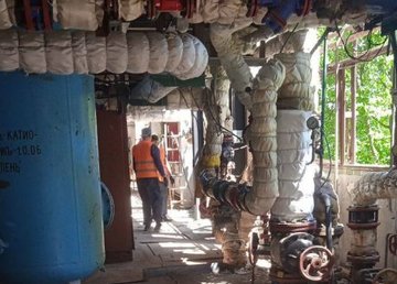 В Киевском районе перекладывают магистрали и возобновляют работу котельных В Киевском районе перекладывают магистрали и возобновляют работу котельных