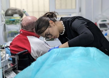 В медзакладах Харківщини надають допомогу пораненим внаслідок удару по цивільному підприємству